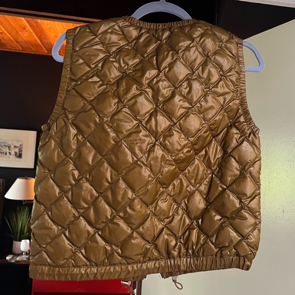 JCREW down lightweight cropped padded vest. Small. Worn once. Brown olive. - Picture 2 of 3